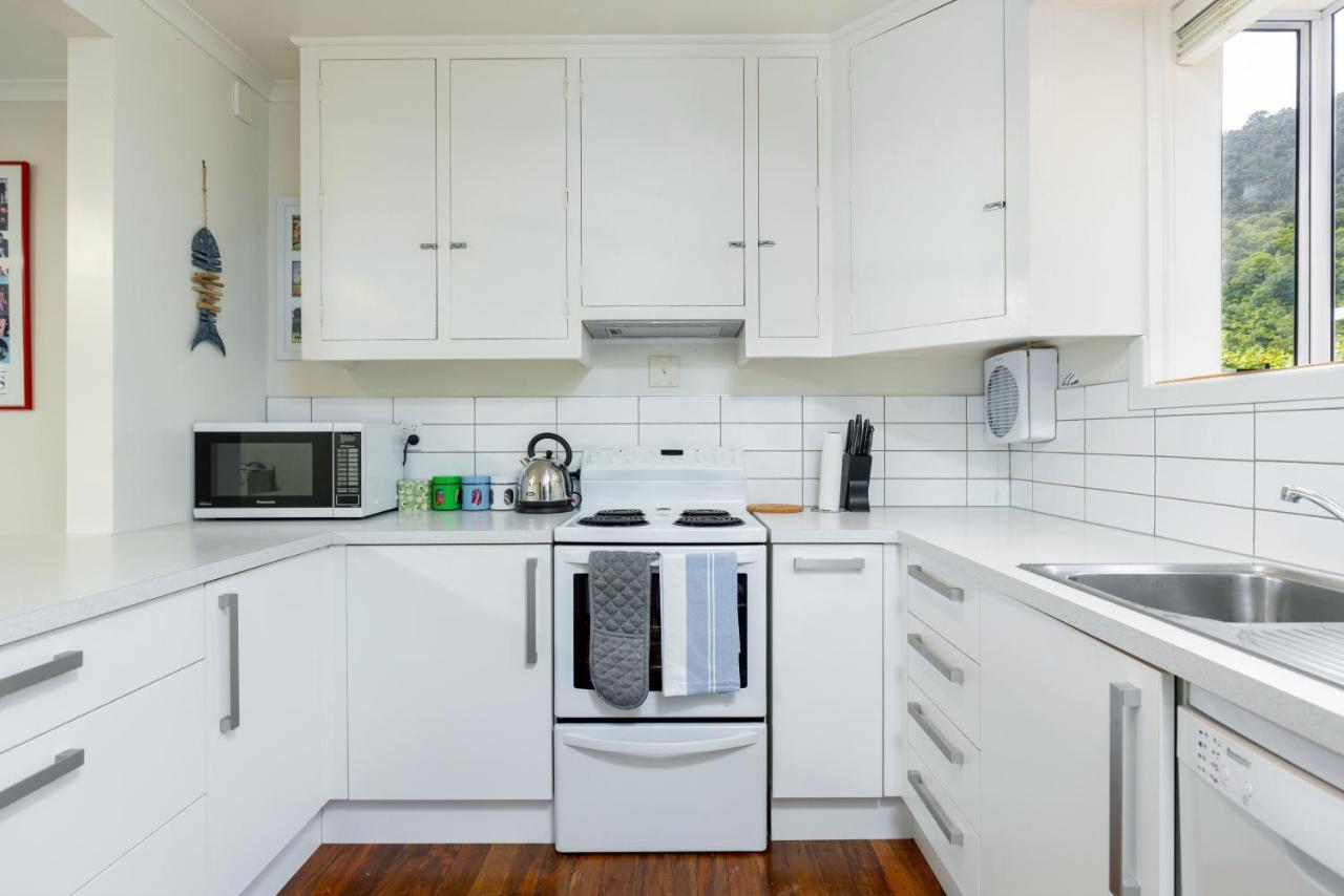Seaview Apartment Picton Exterior photo